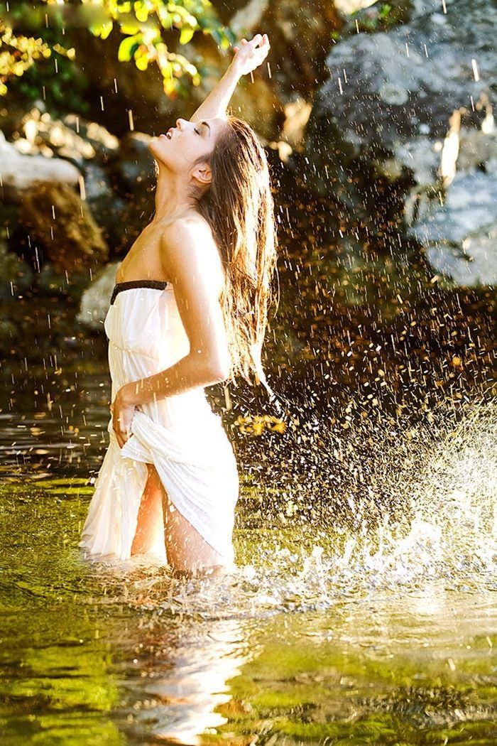 Marie Avgeropoulos in Kathmandu