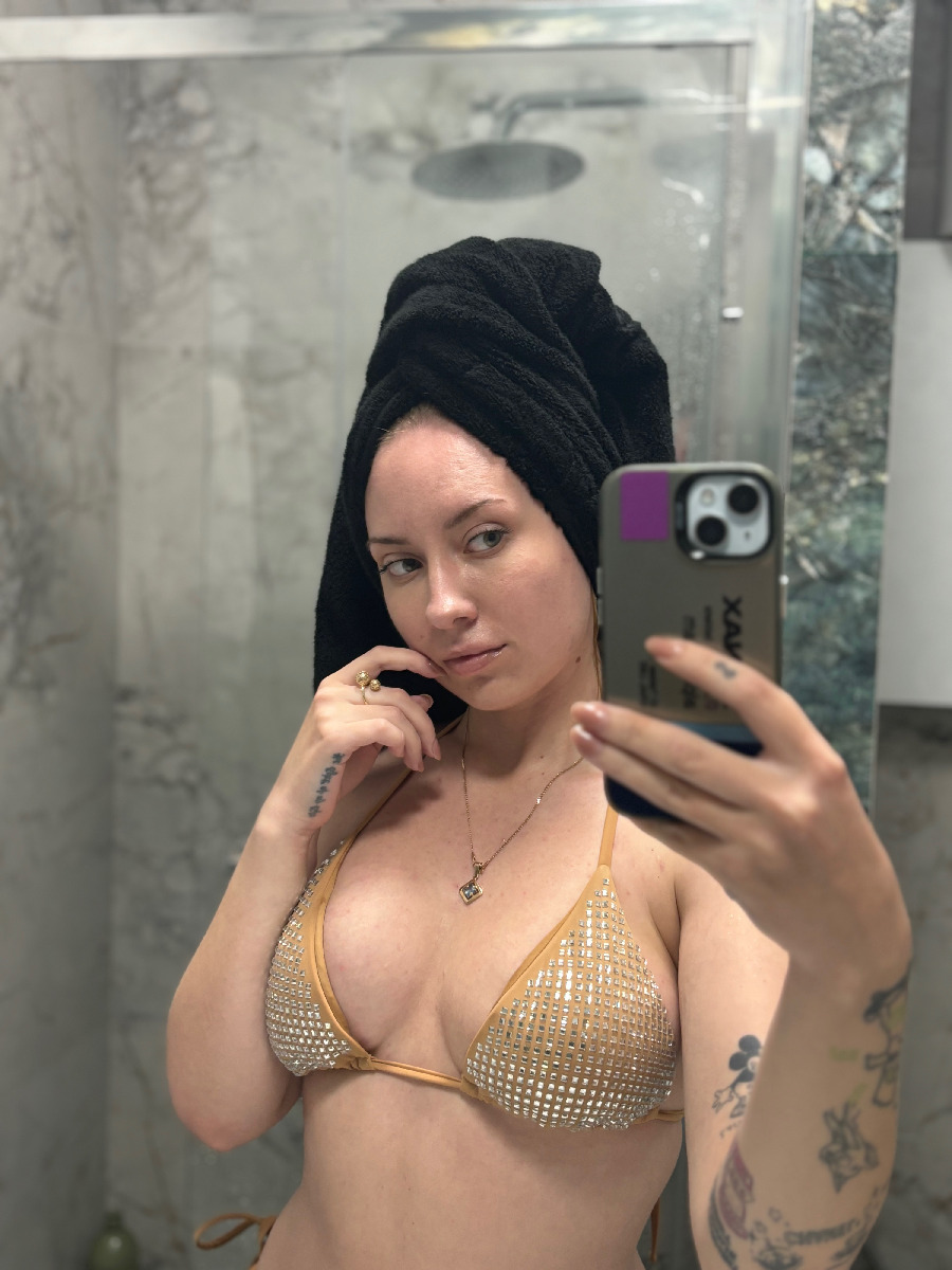 Nude girl KateV in Kathmandu