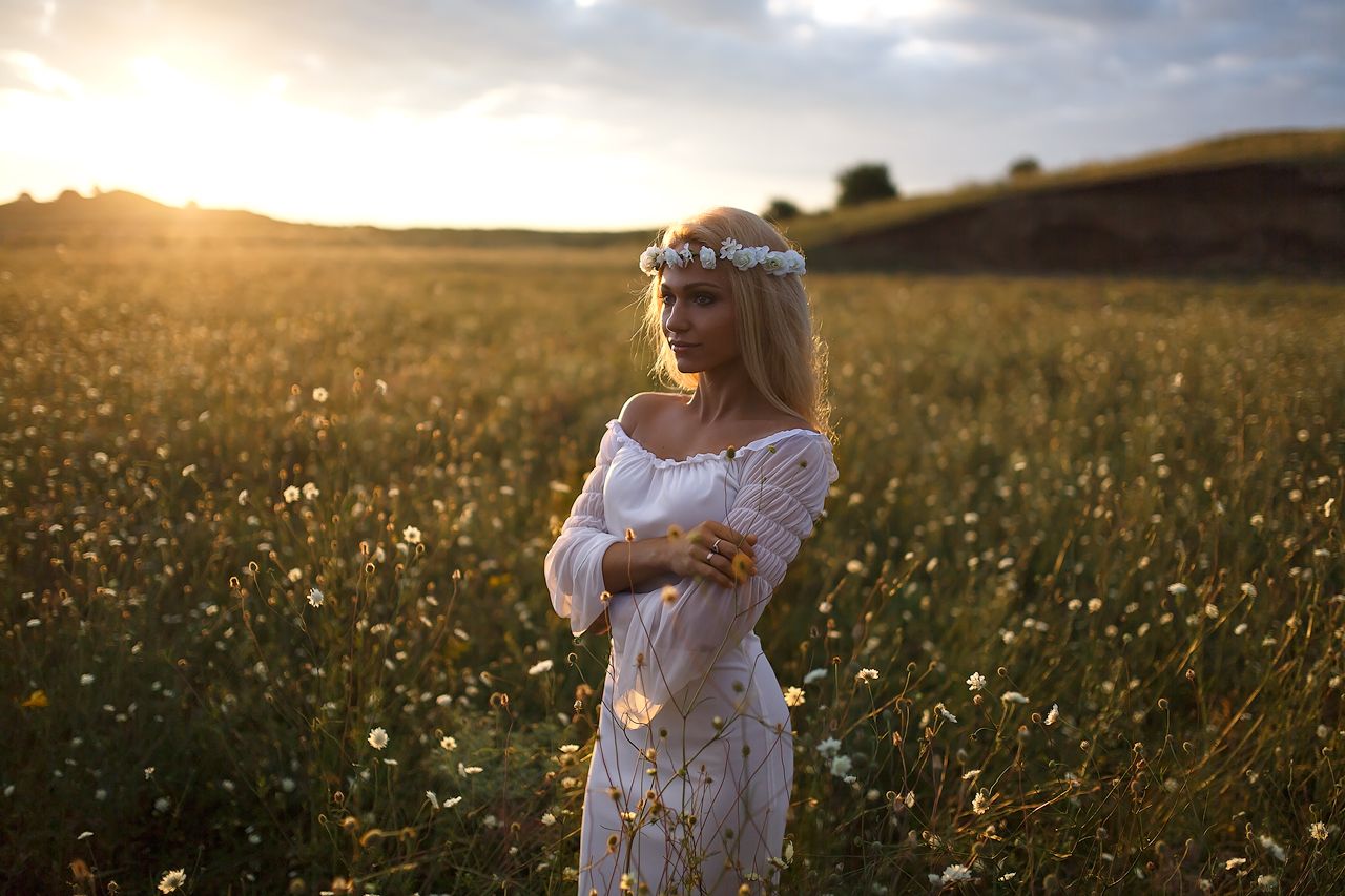 Girls in Slavic costumes in Kathmandu